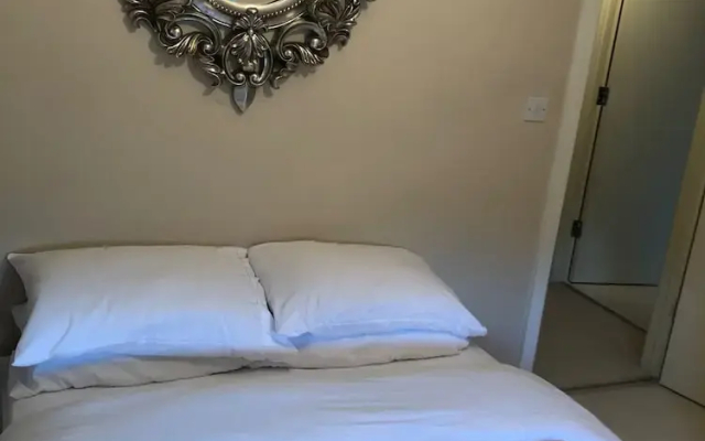 Sheffield Hillside Retreat