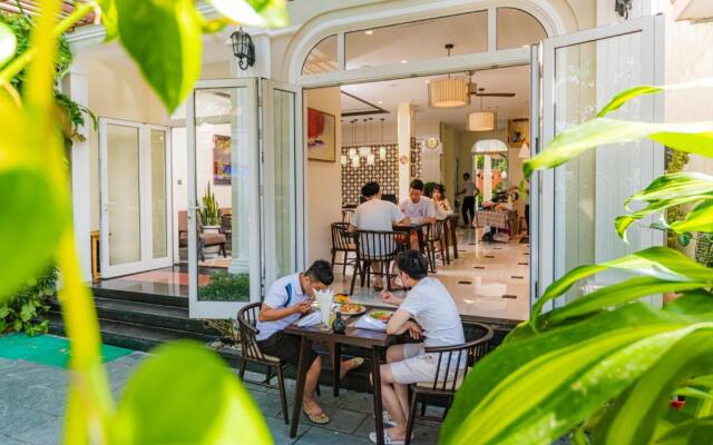 Hoi An Merrily De Art Hotel