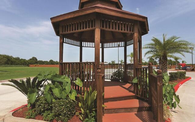 La Quinta Inn  Suites by Wyndham Houston Channelview