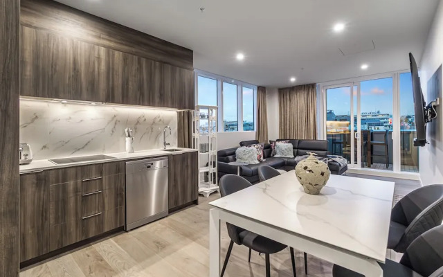 Modern 2BR Penthouse for Families by Zodiak Stays