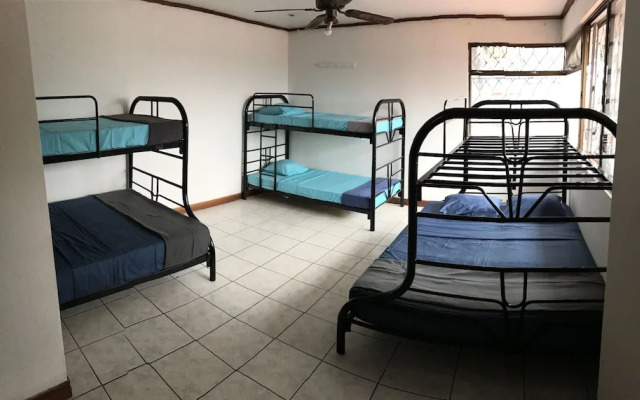 Green Country Hotel - Hostel