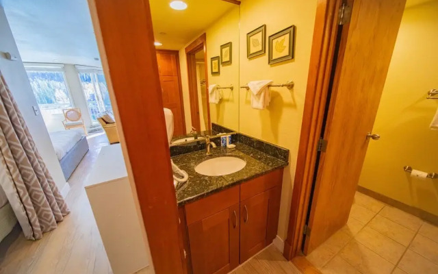 Lakeside 1496 by SummitCove Vacation Lodging