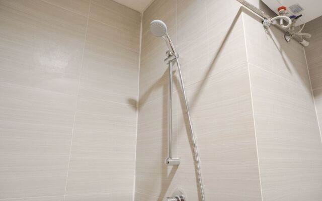 Cozy Stay And Spacious Studio At West Vista Apartment