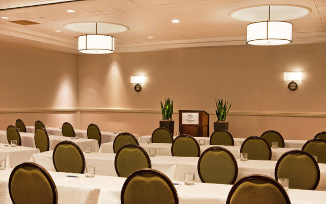 Hilton Kansas City Country Club Plaza