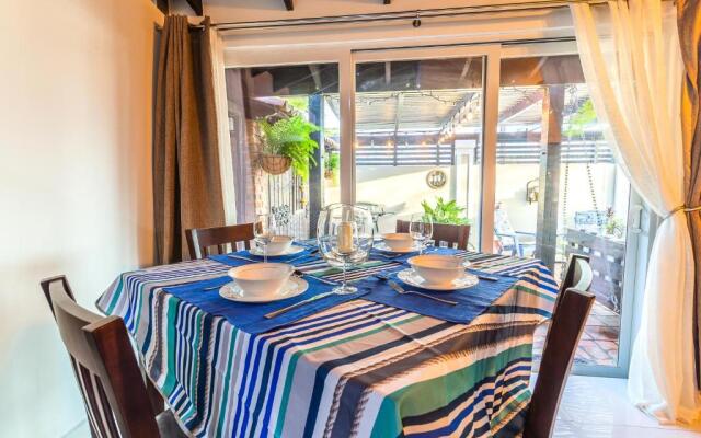 Apartment With Charming Patio+ BBQ Near Beach! Free Util's