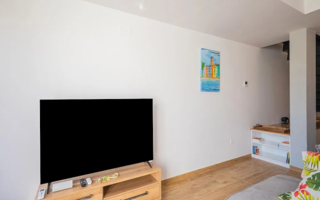 Villajoyosa Home With Shared Pool