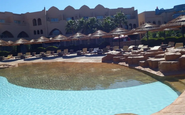 The Three Corners Palmyra Resort