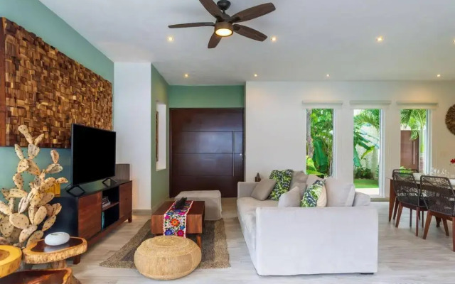 Luxury Private 3BED Villa, Garden, Pool,Security