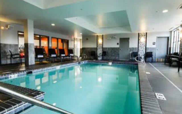 Hampton Inn & Suites DuPont