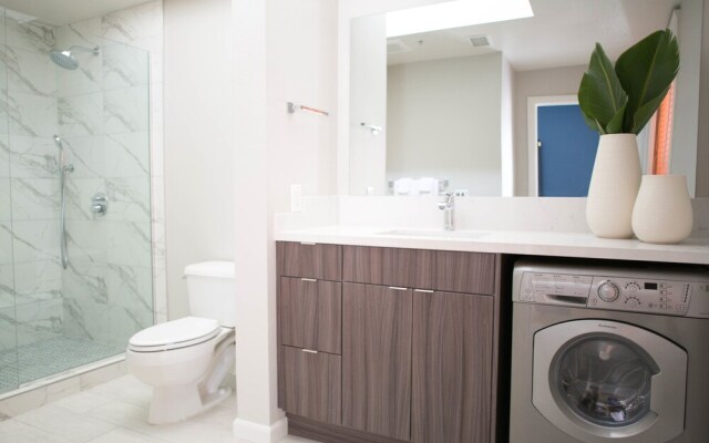 Chic Gaslamp Quarter Suites by Sonder