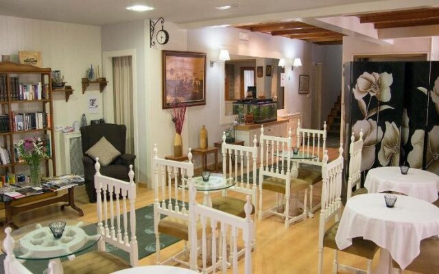 Hotel Tres Carabelas