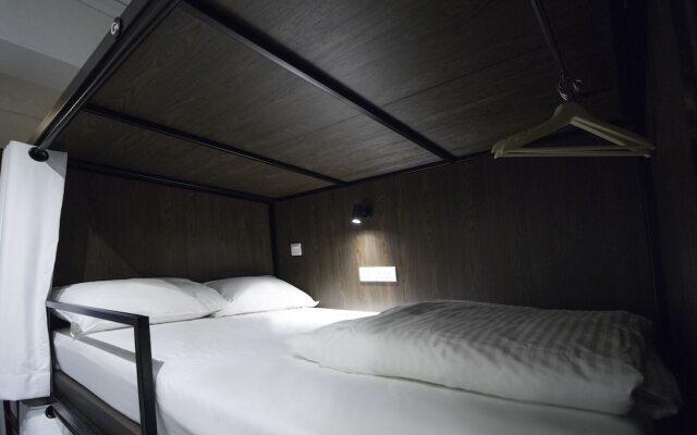 Bond Boutique Capsule Hotel at Bugis - Hostel