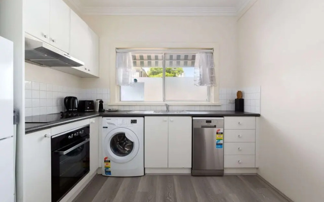 2-bed Apartment Near Manly Beach