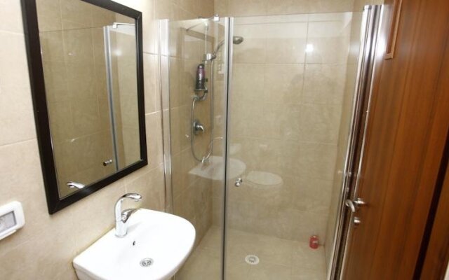 Royale Rooms