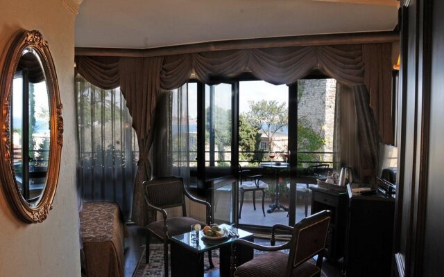 Megara Palace