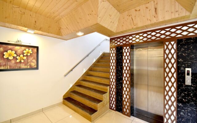 OYO 13091 Manali Grand