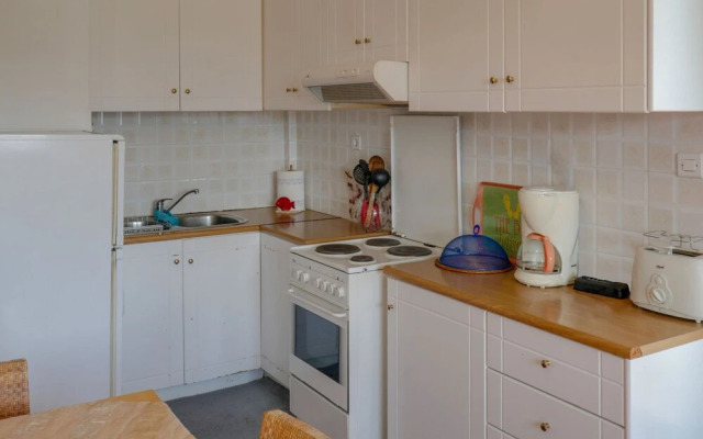 Cosy House Boat in Platanidia with Swimming Pool