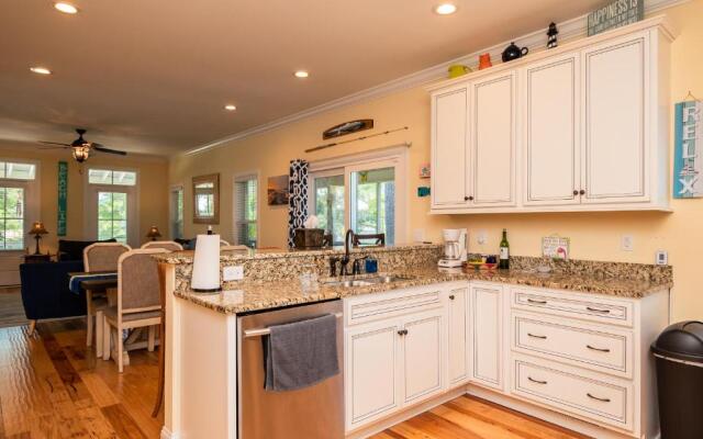 Our Heidaway by Oak Island Accommodations