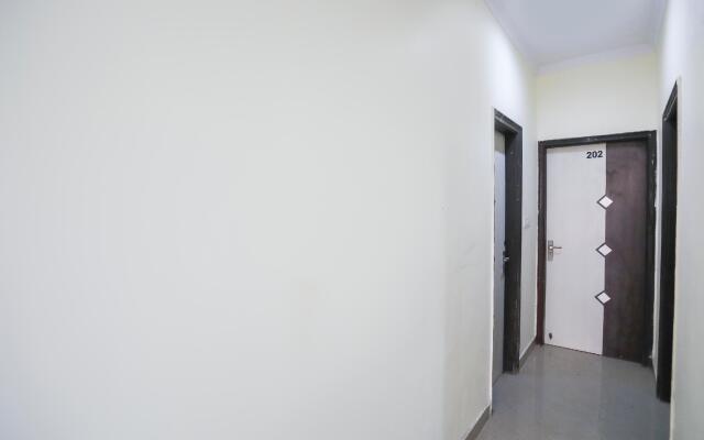 OYO 68893 Rahul Residency