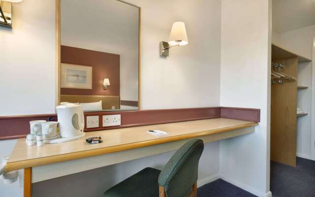 Days Inn by Wyndham Membury M4