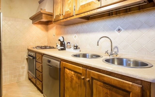 Cosy Holiday Home in Metato With Swimming Pool