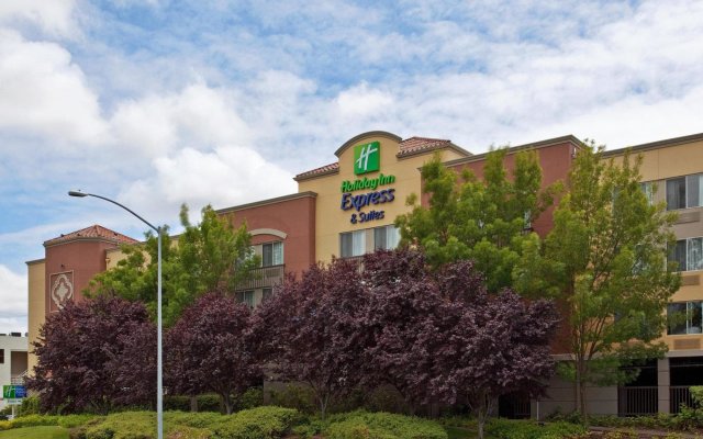 Holiday Inn Express Suites Belmont, an IHG Hotel