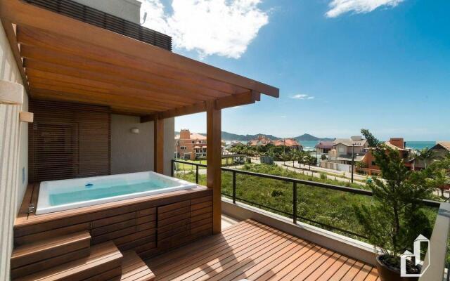 Triplex com 03 suítes com jacuzzi externa aquecida