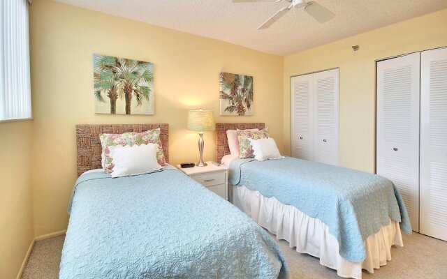 Trillium 2C Beach Front Condo With Private Balcony/pool!