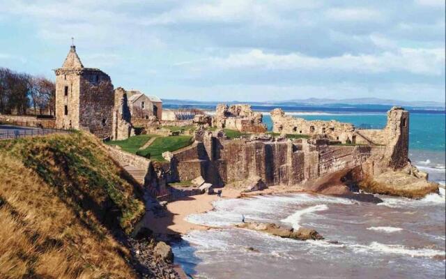 Lovely 2-bed House in St Andrews, Scotland