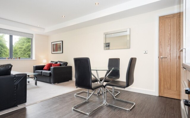 Luxury, Modern Apartment in York, Sleeps 4