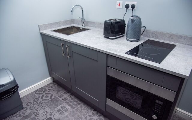 Piccadilly Apartments & Offices