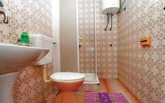Awesome Home in Racisce With Wifi and 6 Bedrooms