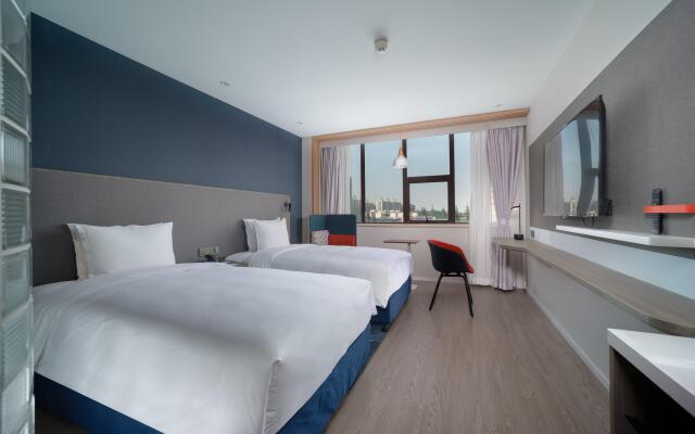 Holiday Inn Express Shanghai Jinqiao Central by IHG