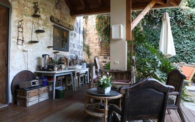 Shulamit Yard