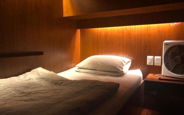 Onkel Inn Airport Sleepbox