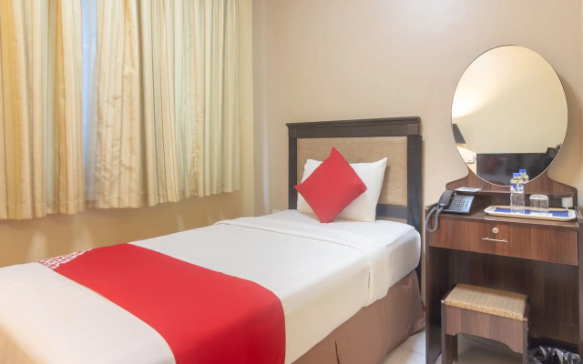 OYO 187 The Maxwell Hotel