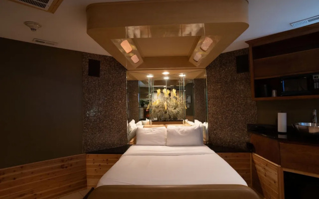 The Champagne Lodge & Luxury Suites