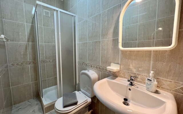 Quarteira Elegant With Pool by Homing