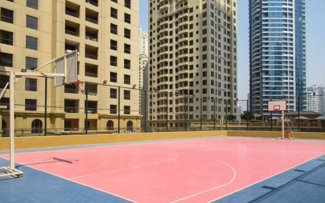 Bright & Lively 1BR Apartment With Marina Views