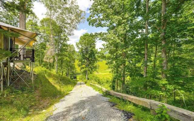 Mtn-view Deck: Scenic Glamping Getaway Near Boone!