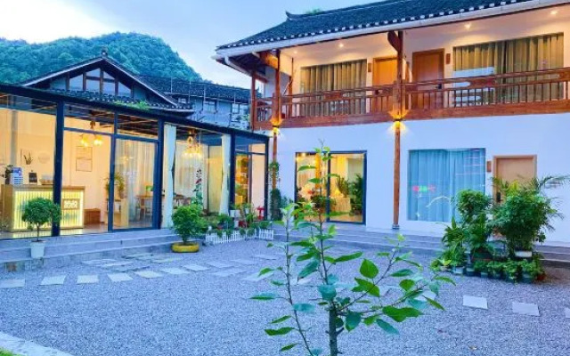 Shiyue Guesthouse