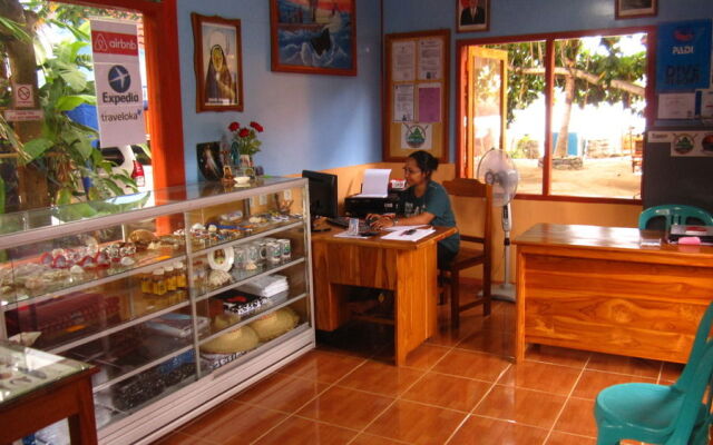 Larantuka Beach Apartments.