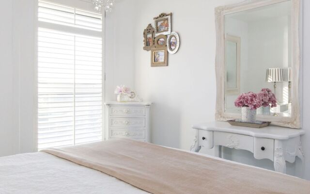 Two Bed Seafront Escape in East Wittering