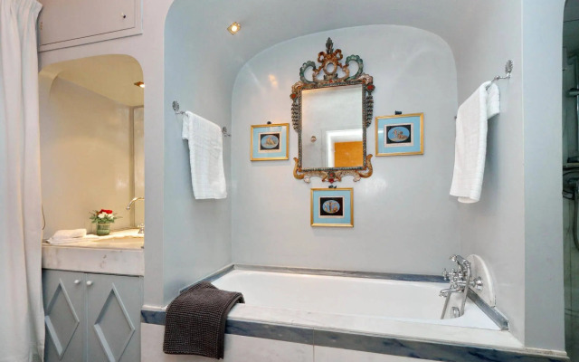 Town House - Treasurerome Collection