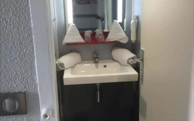 Enzo Trappes by Kyriad Direct