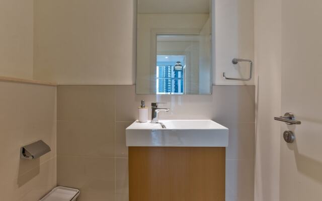 Luxury StayCation - Huge 2 Bedroom Lav