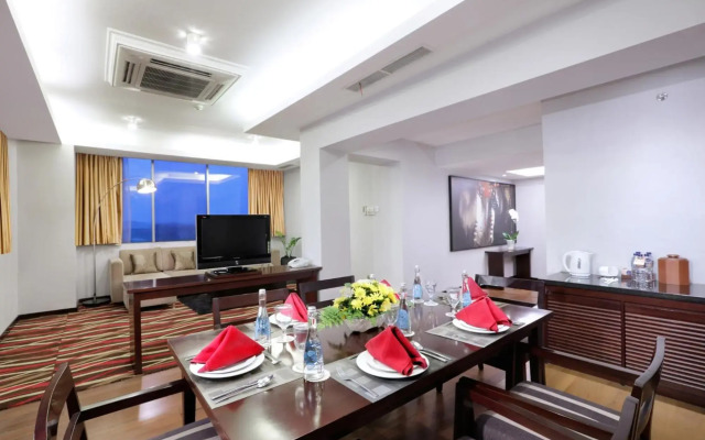 Grand Candi Hotel