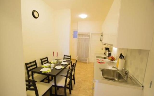 Old Town Rybna Apt by Ruterra