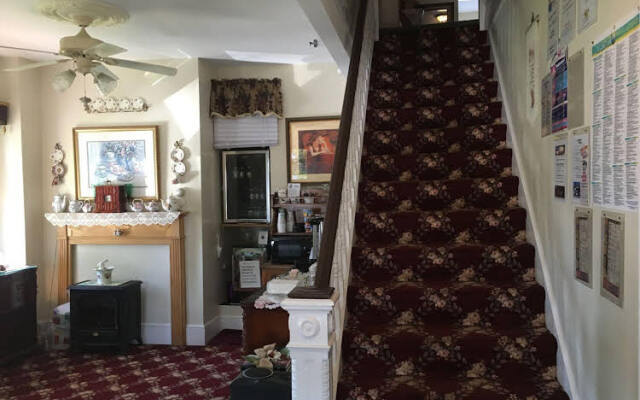 Holly Beach Hotel B&B