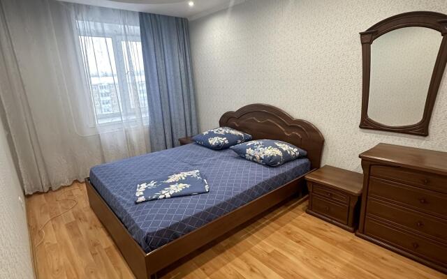 Апартаменты ДеньНочь в 1-ом микрорайоне д. 42А